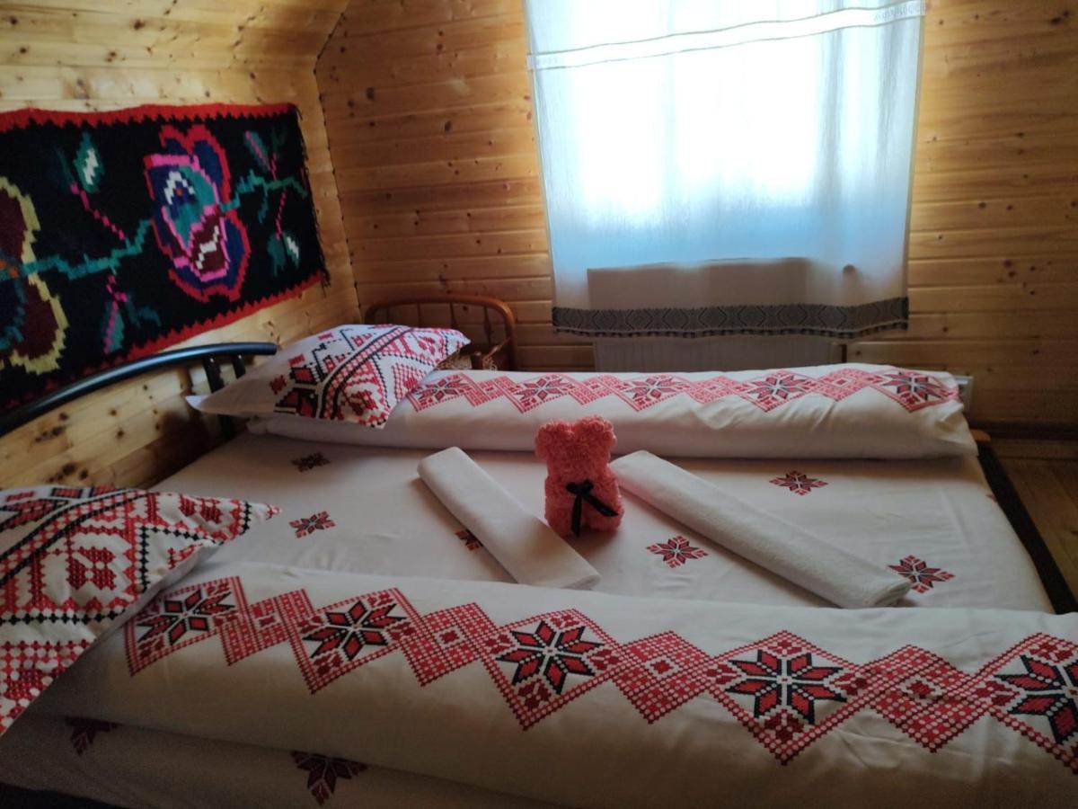 Cabanele Rus Budeşti Eksteriør bilde